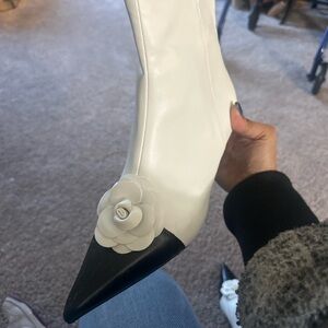 Chic Two-Tone Women's Heeled Boots